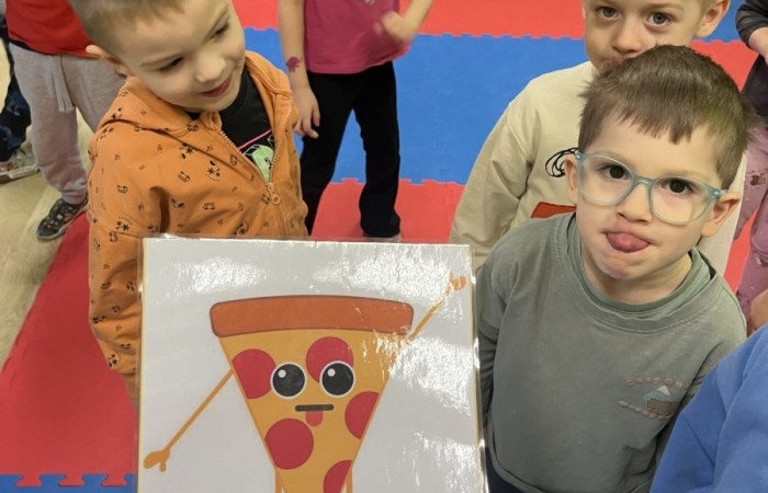 Międzynarodowy Dzień Pizzy - grupa Smerfy
