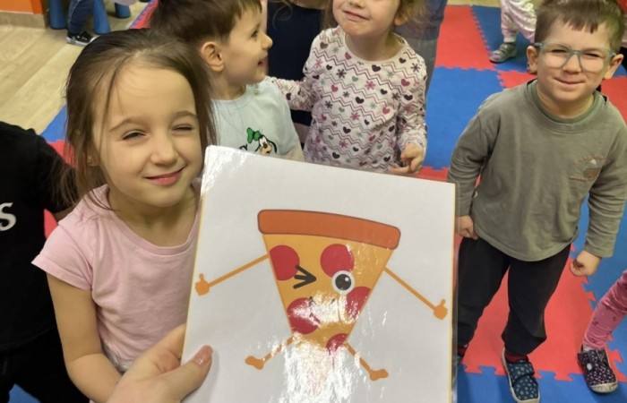 Międzynarodowy Dzień Pizzy - grupa Smerfy
