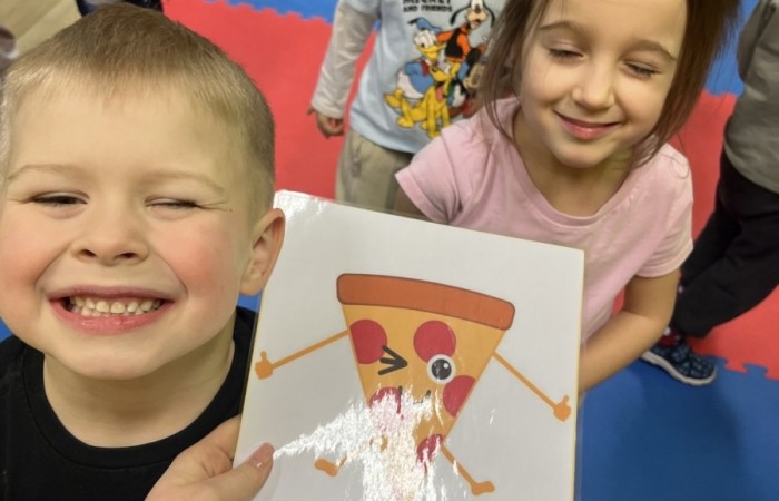 Międzynarodowy Dzień Pizzy - grupa Smerfy