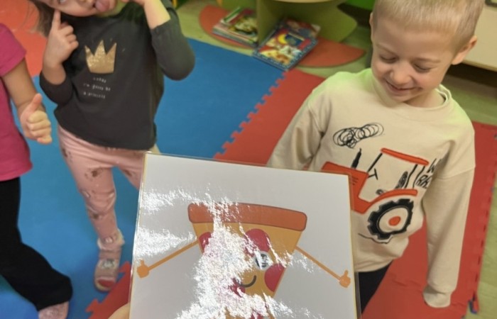 Międzynarodowy Dzień Pizzy - grupa Smerfy