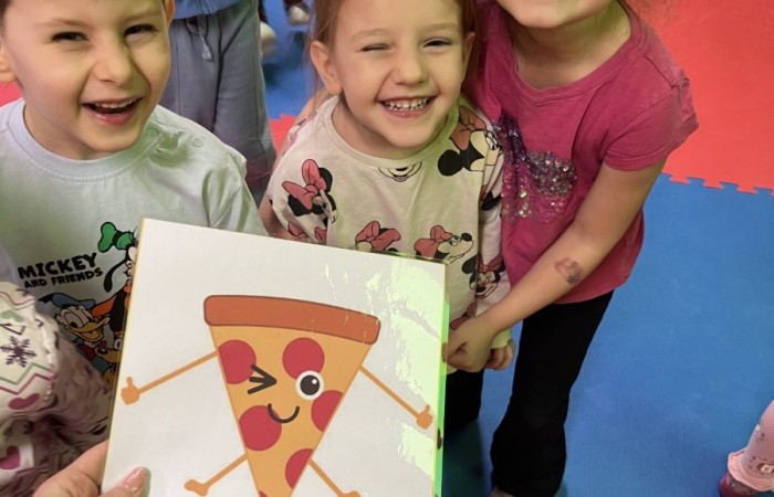 Międzynarodowy Dzień Pizzy - grupa Smerfy