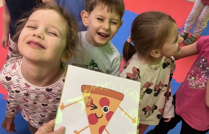 Międzynarodowy Dzień Pizzy - grupa Smerfy