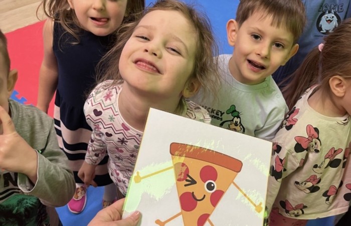 Międzynarodowy Dzień Pizzy - grupa Smerfy
