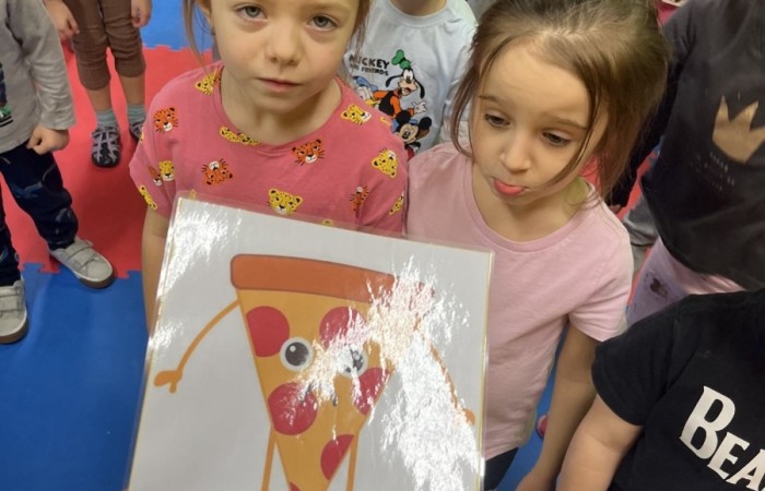 Międzynarodowy Dzień Pizzy - grupa Smerfy