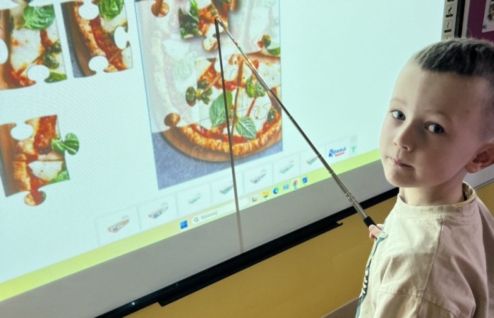 Międzynarodowy Dzień Pizzy - grupa Smerfy