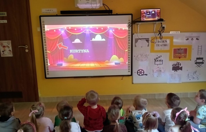 Dzień Teatru - grupa Smerfy