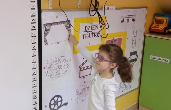 Dzień Teatru - grupa Smerfy