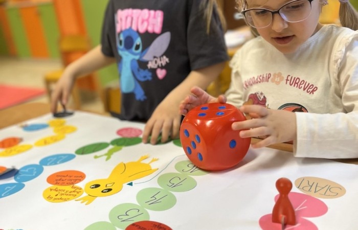 Wielkanocna gra matematyczna w grupie Smerfów