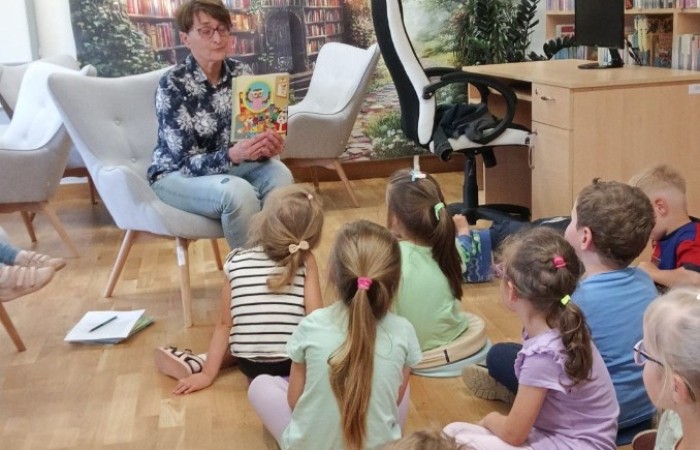 Spotkanie czytelnicze „Smerfów” w Bibliotece