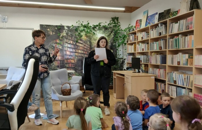 Spotkanie czytelnicze „Smerfów” w Bibliotece