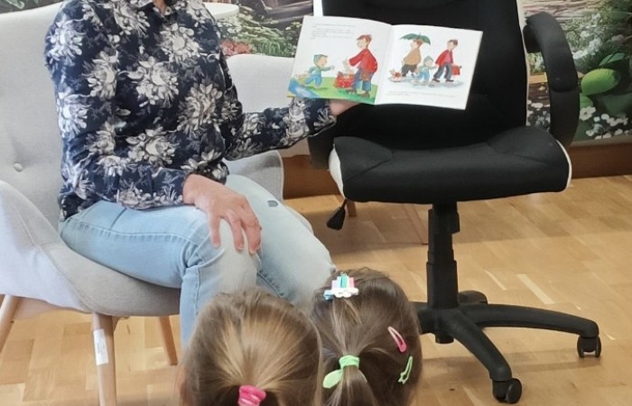 Spotkanie czytelnicze „Smerfów” w Bibliotece