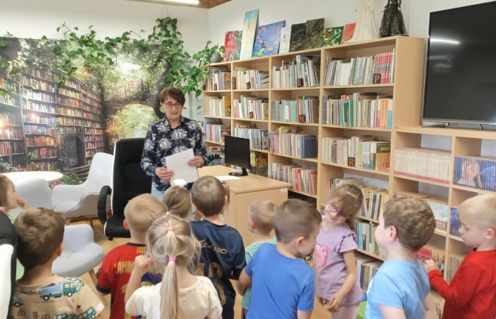 Spotkanie czytelnicze „Smerfów” w Bibliotece