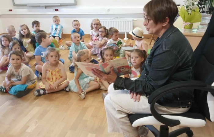 W świecie książek – wspólne czytanie i podziękowanie dla Biblioteki