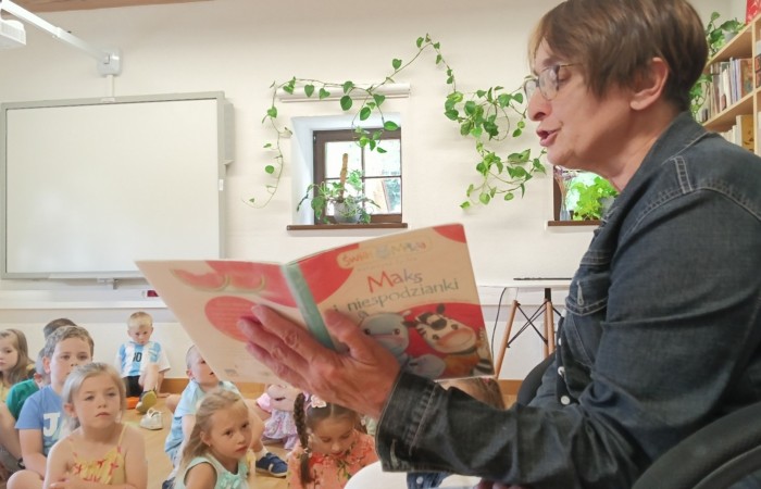 W świecie książek – wspólne czytanie i podziękowanie dla Biblioteki
