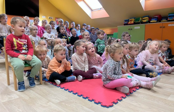 Spektakl teatrzyku Zielony Melonik pt. „Ukryte ziarenka”