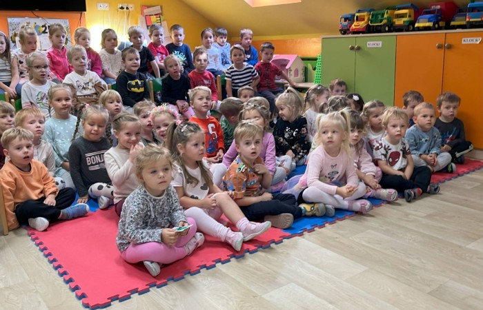 Spektakl teatrzyku Zielony Melonik pt. „Ukryte ziarenka”