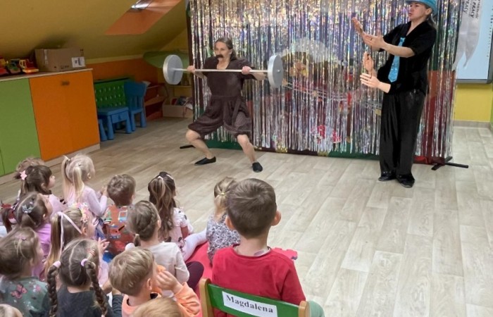Spektakl teatrzyku Zielony Melonik pt. „Ukryte ziarenka”