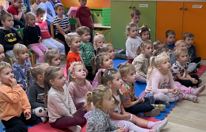 Spektakl teatrzyku Zielony Melonik pt. „Ukryte ziarenka”