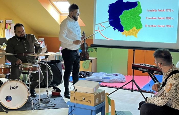 Audycja muzyczna „Jesiennie, patriotycznie, ludowo i kolorowo”