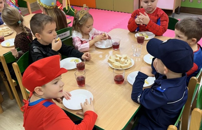 Andrzejkowa zabawa przedszkolaków