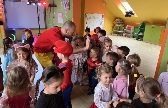 Andrzejkowa zabawa przedszkolaków