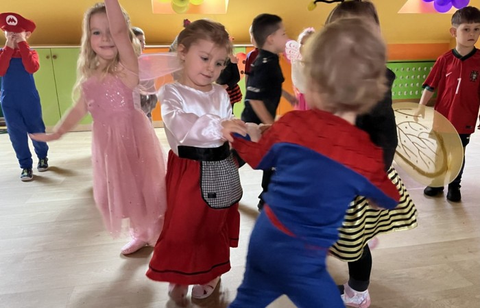 Andrzejkowa zabawa przedszkolaków