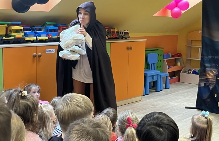Teatrzyk Zielony Melonik ze spektaklem „Prawdziwie Święty”