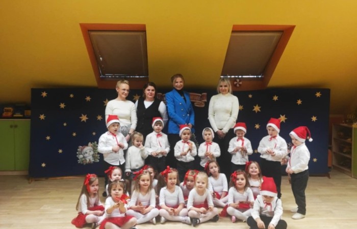 Świąteczne spotkanie z rodzicami w grupie „Smerfy”