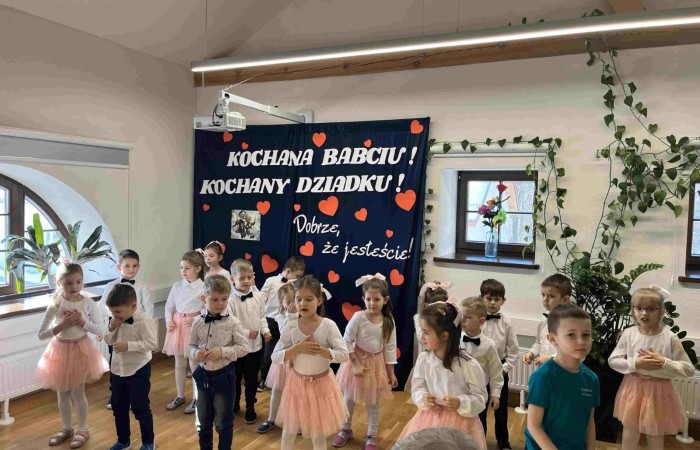 Dzień Babci i Dziadka - spotkanie czytelnicze w Bibliotece z Seniorami