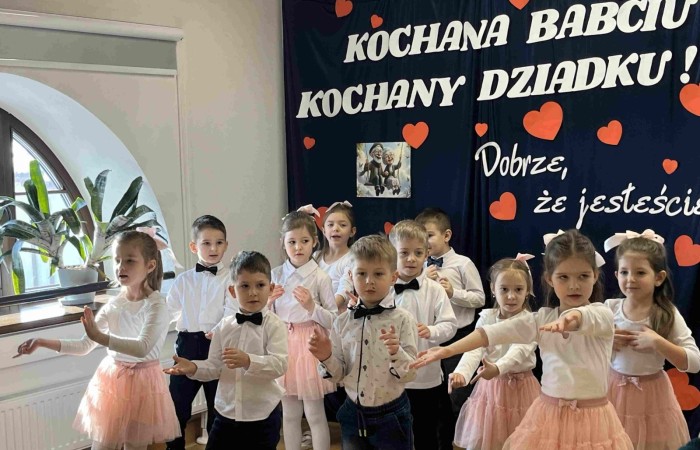 Dzień Babci i Dziadka - spotkanie czytelnicze w Bibliotece z Seniorami