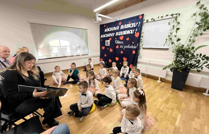 Dzień Babci i Dziadka - spotkanie czytelnicze w Bibliotece z Seniorami