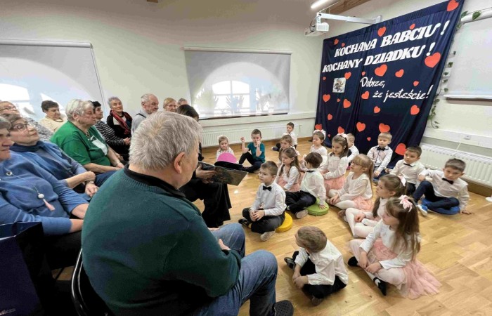 Dzień Babci i Dziadka - spotkanie czytelnicze w Bibliotece z Seniorami